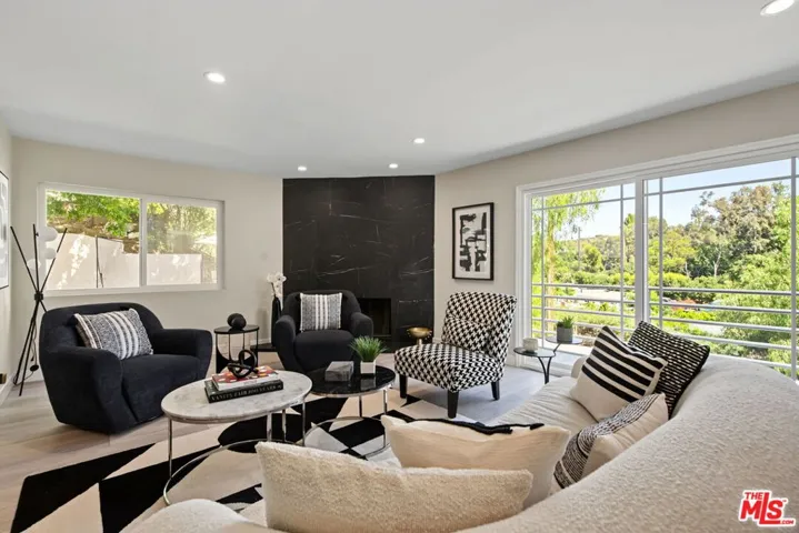 21490 Arcos Drive, Los Angeles, California 91364