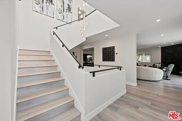 21490 Arcos Drive, Los Angeles, California 91364