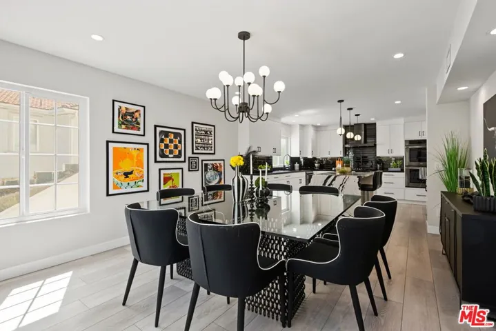 21490 Arcos Drive, Los Angeles, California 91364
