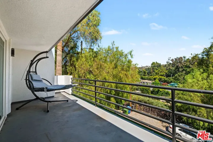 21490 Arcos Drive, Los Angeles, California 91364