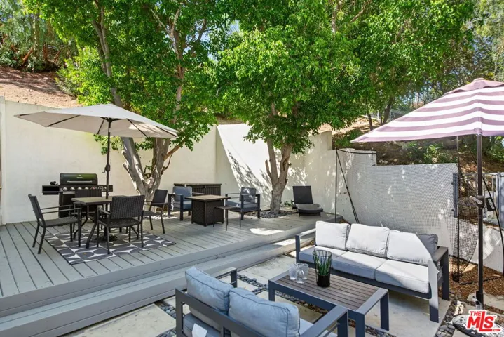 21490 Arcos Drive, Los Angeles, California 91364