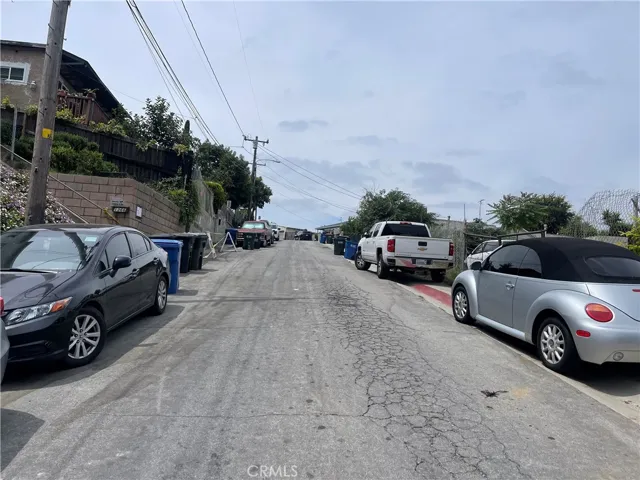 1369 Volney, Los Angeles, California 90063