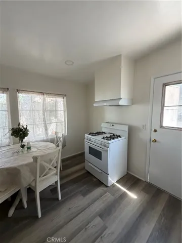 1369 Volney, Los Angeles, California 90063