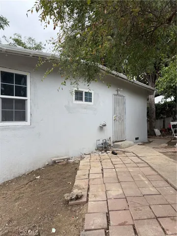 1369 Volney, Los Angeles, California 90063