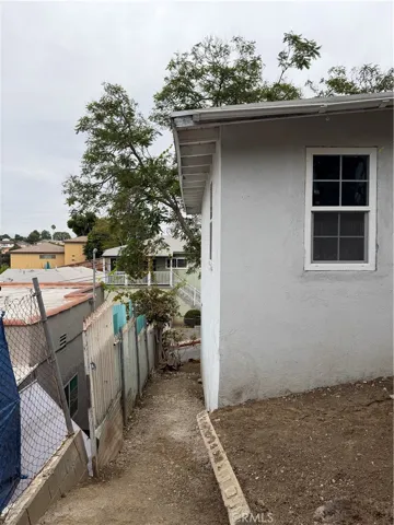1369 Volney, Los Angeles, California 90063
