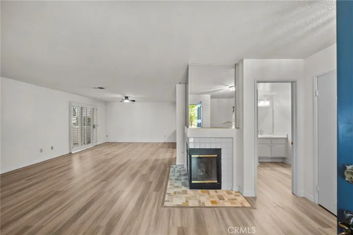 Gas fireplace