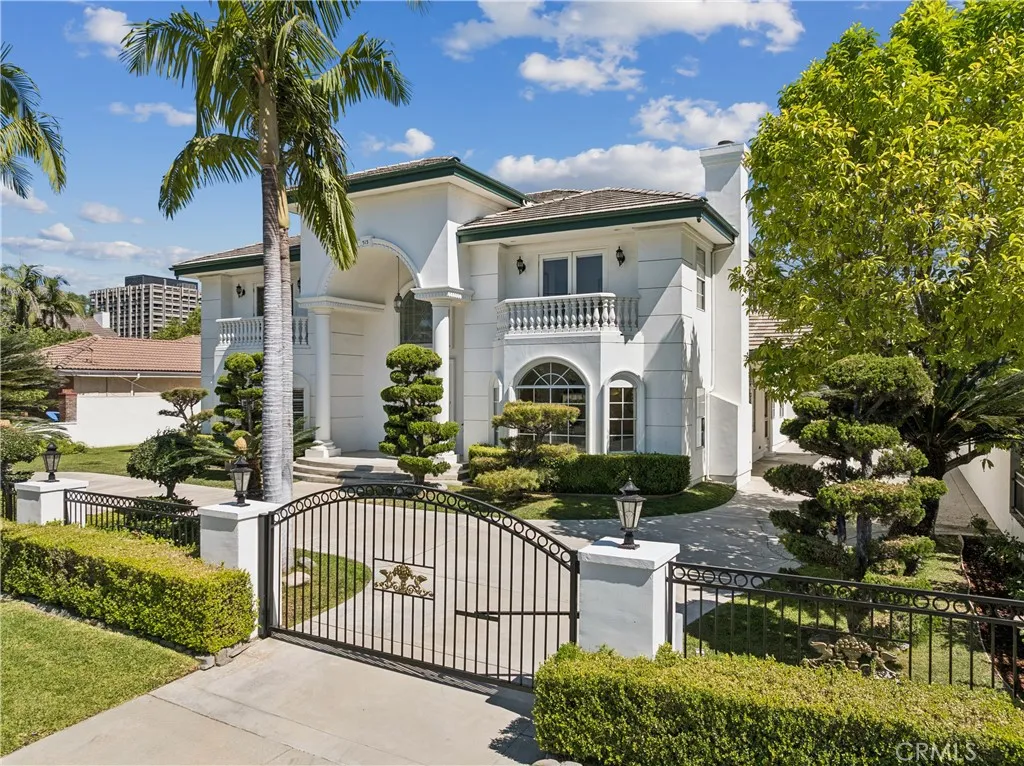 515 W Le Roy
