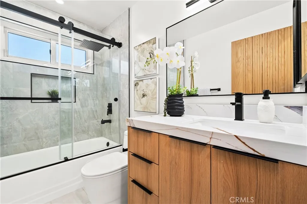 Upstairs Bathroom 2