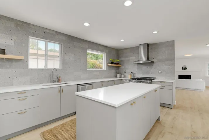 1005 Alta Vista, Vista, California 92084