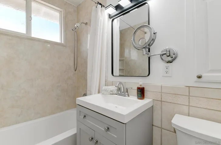 1005 Alta Vista, Vista, California 92084