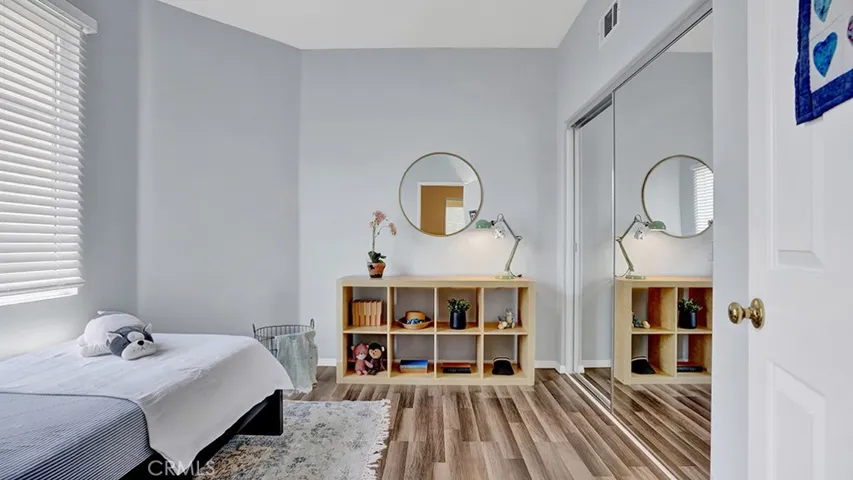 933 Somerville, Irvine, California 92620