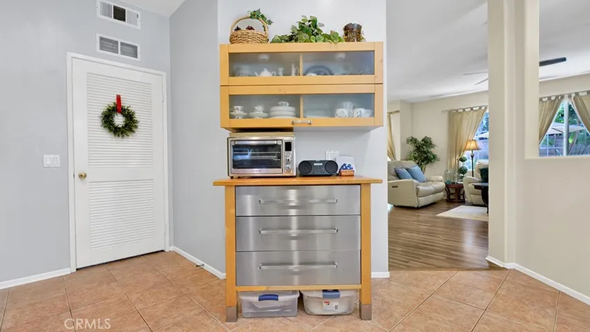933 Somerville, Irvine, California 92620