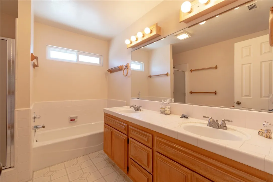 Unit A upstairs bathroom