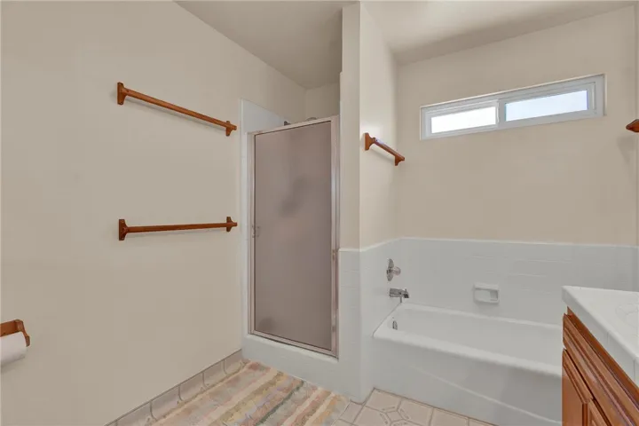 Unit A upstairs bathroom