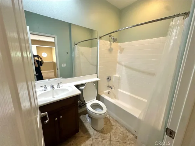 2nd Fl Guest Bath
