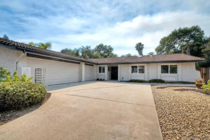 1348 Via Christina, Vista, California 92084
