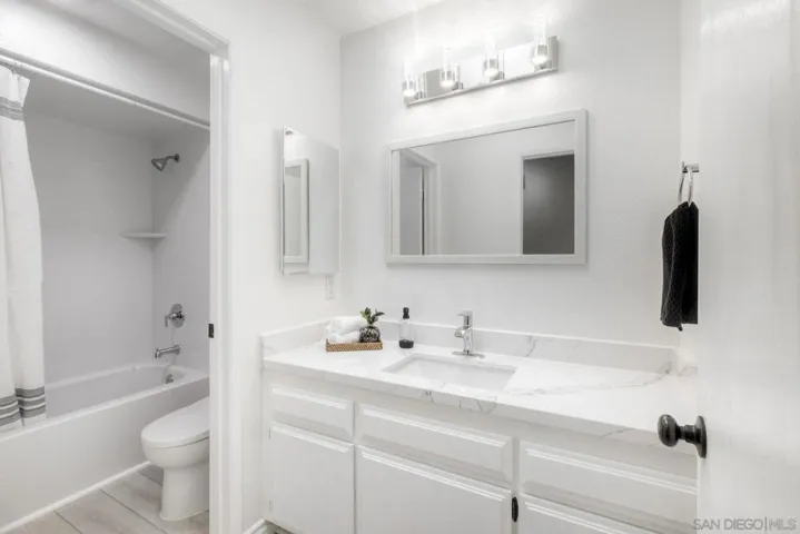 1348 Via Christina, Vista, California 92084