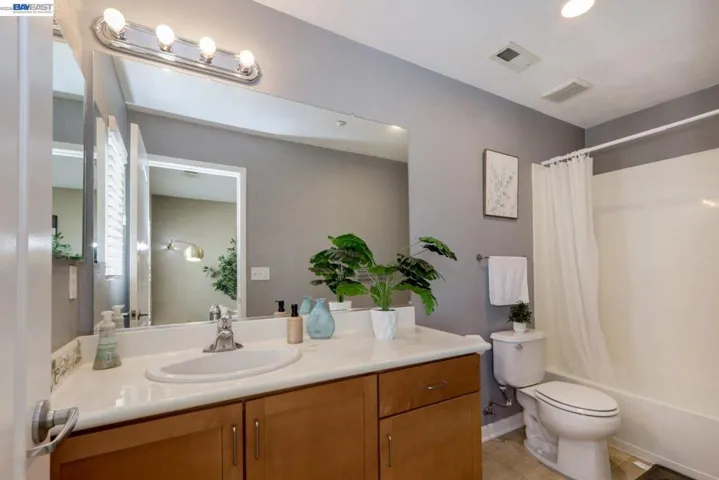 668 Grand Ter, Hayward, California 94541