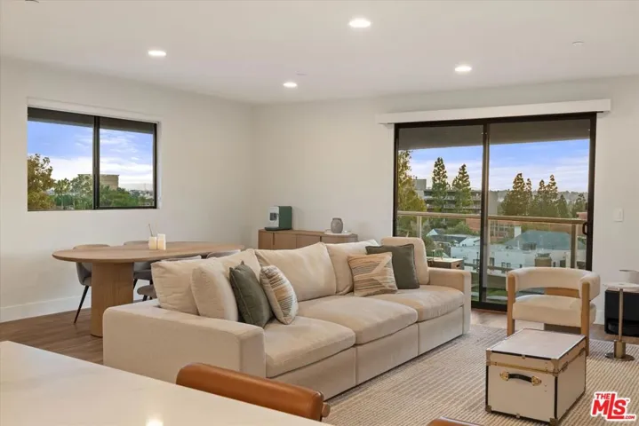 5826 W Olympic Boulevard 401, Los Angeles, California 90036