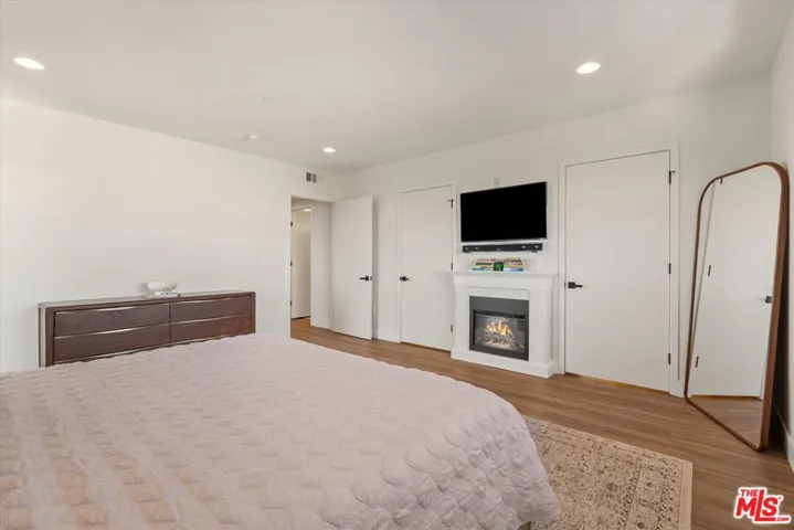 5826 W Olympic Boulevard 401, Los Angeles, California 90036