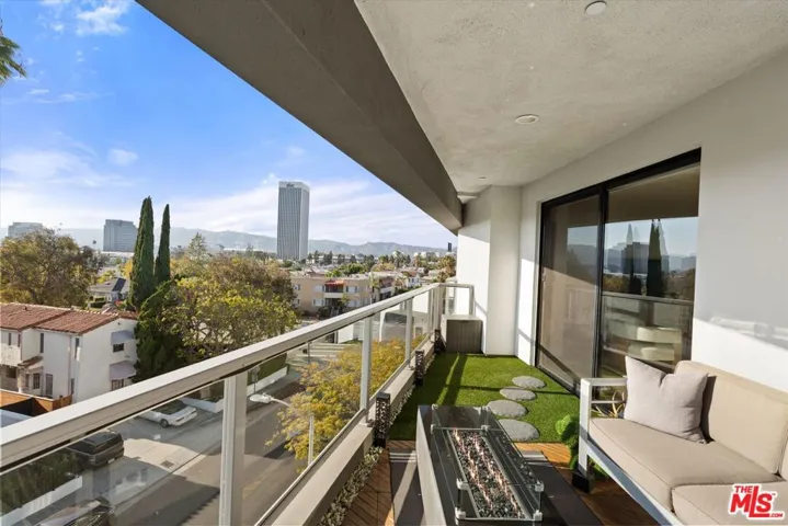 5826 W Olympic Boulevard 401, Los Angeles, California 90036