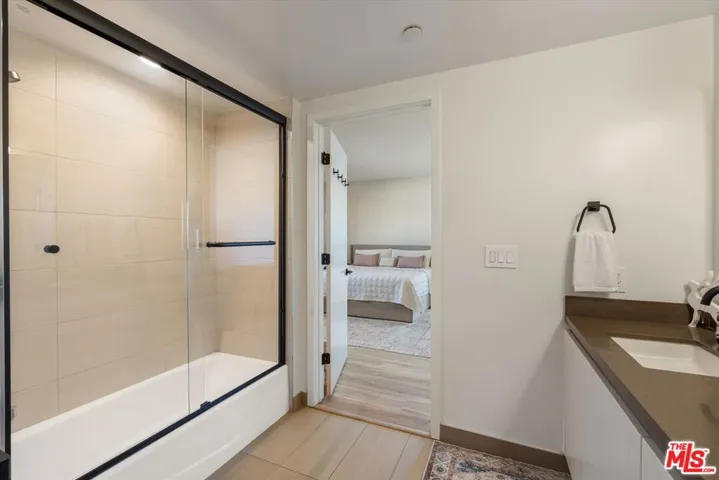 5826 W Olympic Boulevard 401, Los Angeles, California 90036