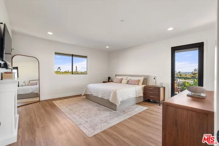 5826 W Olympic Boulevard 401, Los Angeles, California 90036