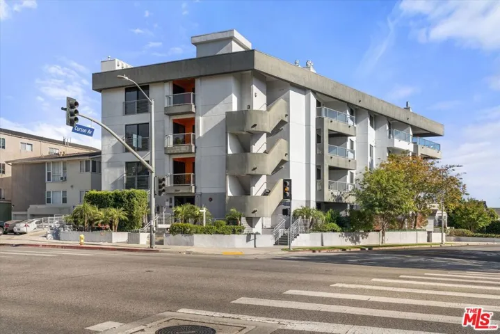 5826 W Olympic Boulevard 401, Los Angeles, California 90036