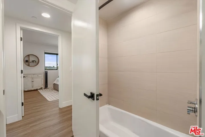 5826 W Olympic Boulevard 401, Los Angeles, California 90036