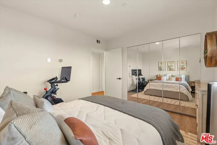 5826 W Olympic Boulevard 401, Los Angeles, California 90036