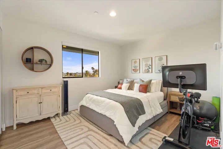 5826 W Olympic Boulevard 401, Los Angeles, California 90036