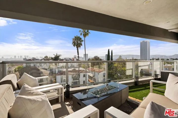 5826 W Olympic Boulevard 401, Los Angeles, California 90036