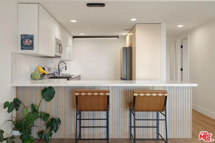 5826 W Olympic Boulevard 401, Los Angeles, California 90036
