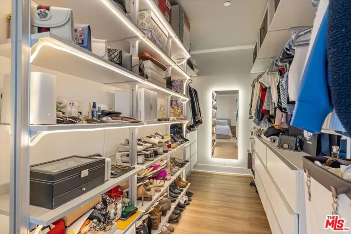 5826 W Olympic Boulevard 401, Los Angeles, California 90036