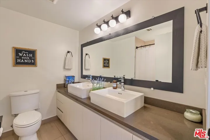 5826 W Olympic Boulevard 401, Los Angeles, California 90036