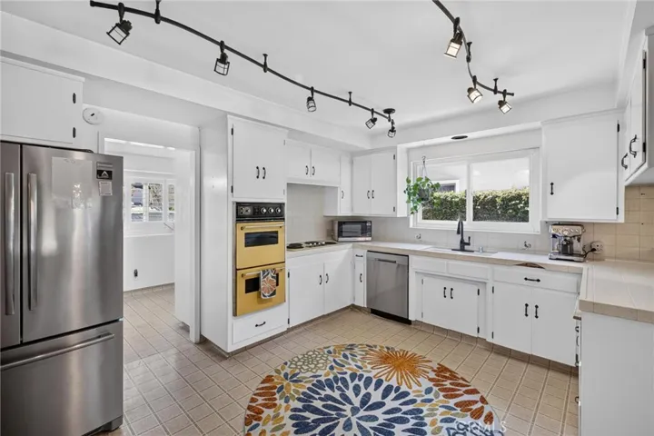 18301 Taylor Court, Torrance, California 90504