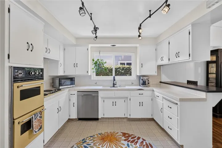 18301 Taylor Court, Torrance, California 90504