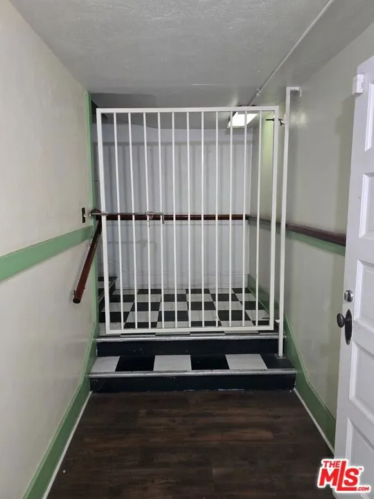 ally to go to 2nd floor