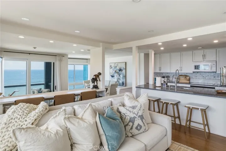 575 Esplanade 207, Redondo Beach, California 90277