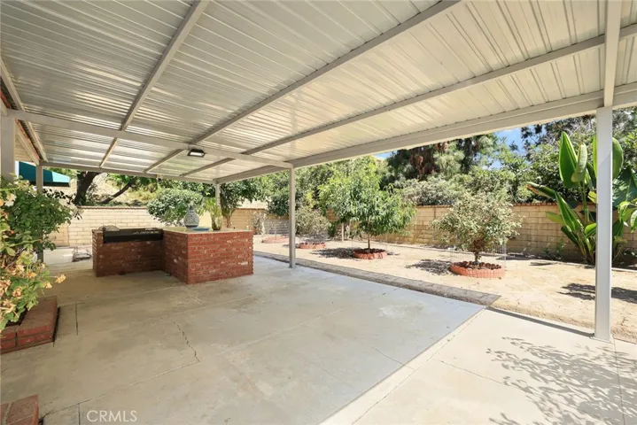 19748 Castlebar Dr – Spacious newer covered patio