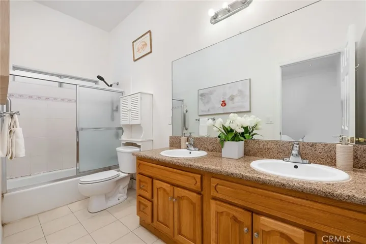 19742 Castlebar Dr – Primary bathroom with dual vanities