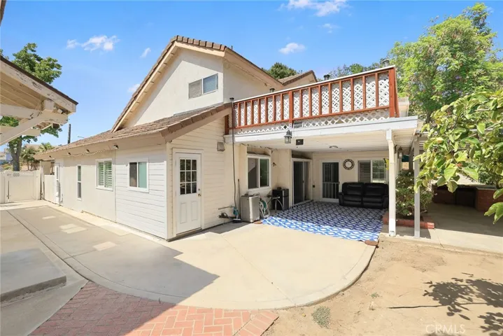 19748 Castlebar Dr – Huge Backyard patio and upper balcony