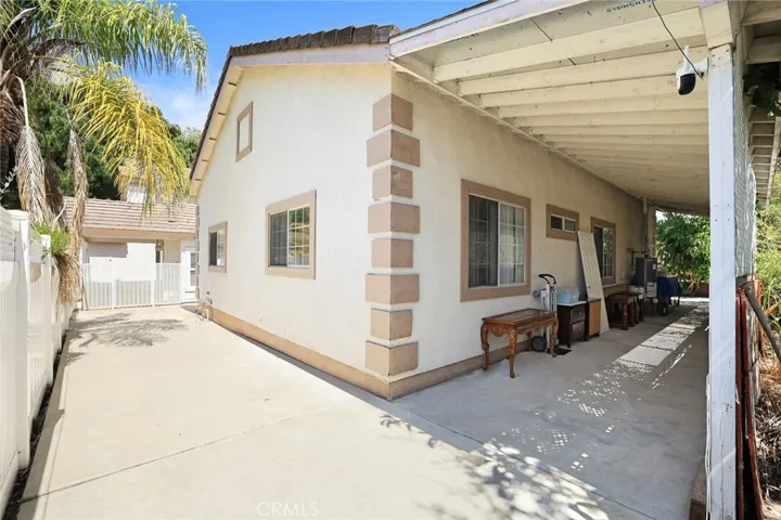 19742 Castlebar Dr – Spacious side yard