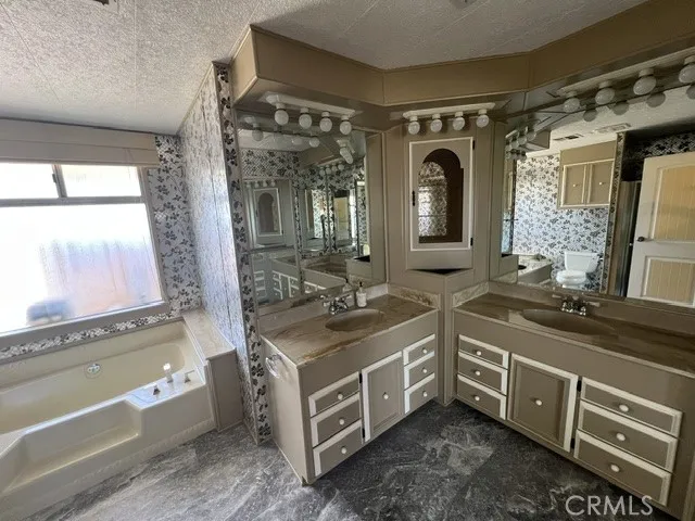 DOUBLE SINKS IN MASTER BATHROOM