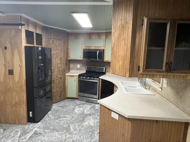 VIEW LOOKING INTO THE KITCHEN