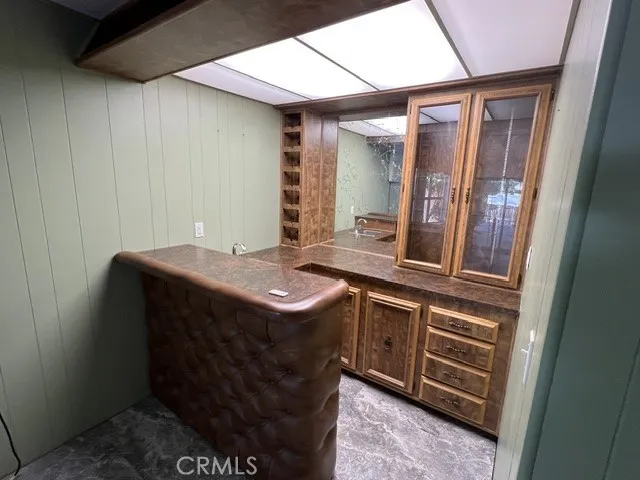 LARGE WET BAR