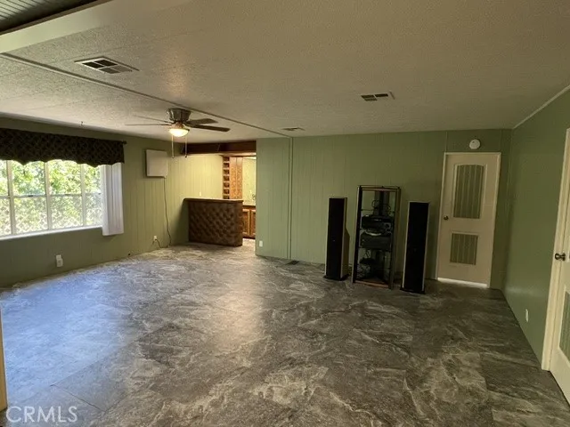DEN/FAMILY ROOM