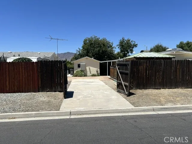 UNIQUE RV SEPARATE BACK ENTRANCE.