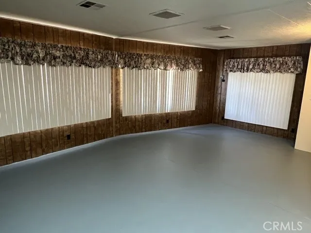PLENTIFUL LIGHT IN LIVING ROOM