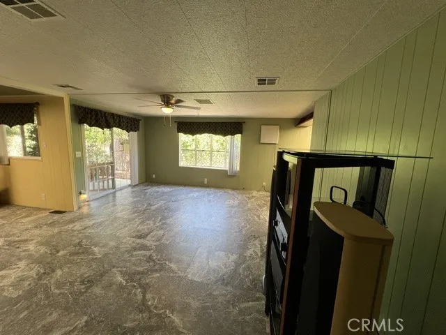 SPACIOUS DEN/FAMILY ROOM